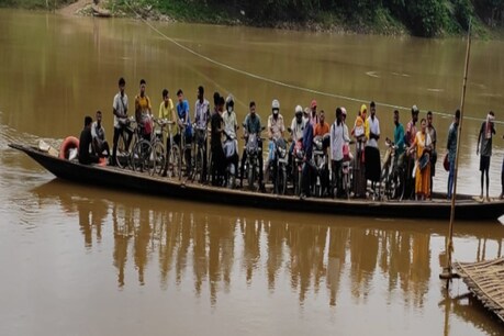 নিমাতীঘাটৰ ঘটনাৰ পিছতে বন্ধ কৰি দিয়া হ’ল কপিলীৰ পাৰঘাট, যমৰ যাতনা ভুগিছে ৰাইজৰ লগতে ছাত্ৰ–ছাত্ৰীয়ে নিমাতীঘাটৰ ঘটনাৰ পিছতে বন্ধ কৰি দিয়া হ’ল কপিলীৰ পাৰঘাট, যমৰ যাতনা ভুগিছে ৰাইজৰ লগতে ছাত্ৰ–ছাত্ৰীয়ে