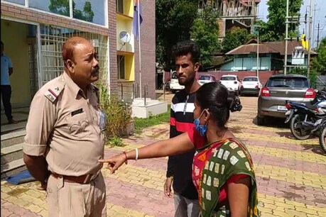 জাগীৰোড থানাৰ এগৰাকী বিষয়াৰ বিৰুদ্ধে ধন দাবীৰ অভিযোগ মহিলাৰ, থানা চৌহদত উত্তপ্ত পৰিস্থিতি জাগীৰোড থানাৰ এগৰাকী বিষয়াৰ বিৰুদ্ধে ধন দাবীৰ অভিযোগ মহিলাৰ, থানা চৌহদত উত্তপ্ত পৰিস্থিতি