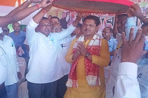 “গৰুখুটি কাণ্ডৰ বাবে জগৰীয়া কোন? পূৰ্বৰ কংগ্ৰেছ চৰকাৰে কিয় সংস্থাপনৰ ব্যৱস্থা নকৰিলে?”- এই প্ৰশ্নৰ অৱতাৰণা কৰিলে AIUDFৰ বিধায়ক কৰিম উদ্দিন বৰভূঞাই৷ 