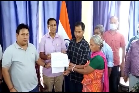Appointment in BTR : আৰক্ষীৰে সংঘৰ্ষত নিহতৰ পৰিয়াললৈ BTRৰ নিযুক্তি পত্ৰ, হিংসা পৰিহাৰৰ আহ্বান প্ৰমোদ বড়োৰ Appointment in BTR : আৰক্ষীৰে সংঘৰ্ষত নিহতৰ পৰিয়াললৈ BTRৰ নিযুক্তি পত্ৰ, হিংসা পৰিহাৰৰ আহ্বান প্ৰমোদ বড়োৰ