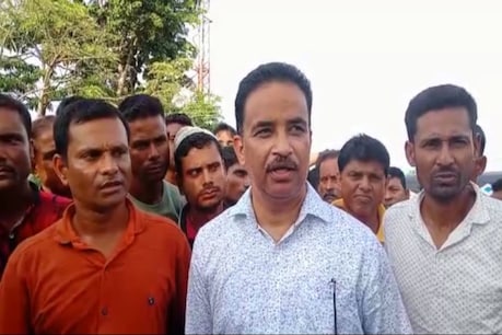 এডৰা তামোলৰ খেতিৰ বাবে প্ৰাণ গ'ল যুৱকৰ, হাইলাকান্দিত ৰাইজৰ প্ৰবল প্ৰতিবাদ এডৰা তামোলৰ খেতিৰ বাবে প্ৰাণ গ'ল যুৱকৰ, হাইলাকান্দিত ৰাইজৰ প্ৰবল প্ৰতিবাদ