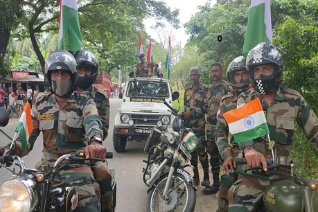 ৰঙিয়াত সেনা বাহিনীৰ স্বৰ্ণীম বিজয় অগ্নিশিখাক উষ্ম আদৰণি ! পাকিস্তানৰ বিৰুদ্ধে ভাৰতে জয়লাভ কৰা ৫০ বছৰ সম্পূৰ্ণ হোৱা উপলক্ষে এই যাত্ৰা... ৰঙিয়াত সেনা বাহিনীৰ স্বৰ্ণীম বিজয় অগ্নিশিখাক উষ্ম আদৰণি ! পাকিস্তানৰ বিৰুদ্ধে ভাৰতে জয়লাভ কৰা ৫০ বছৰ সম্পূৰ্ণ হোৱা উপলক্ষে এই যাত্ৰা...