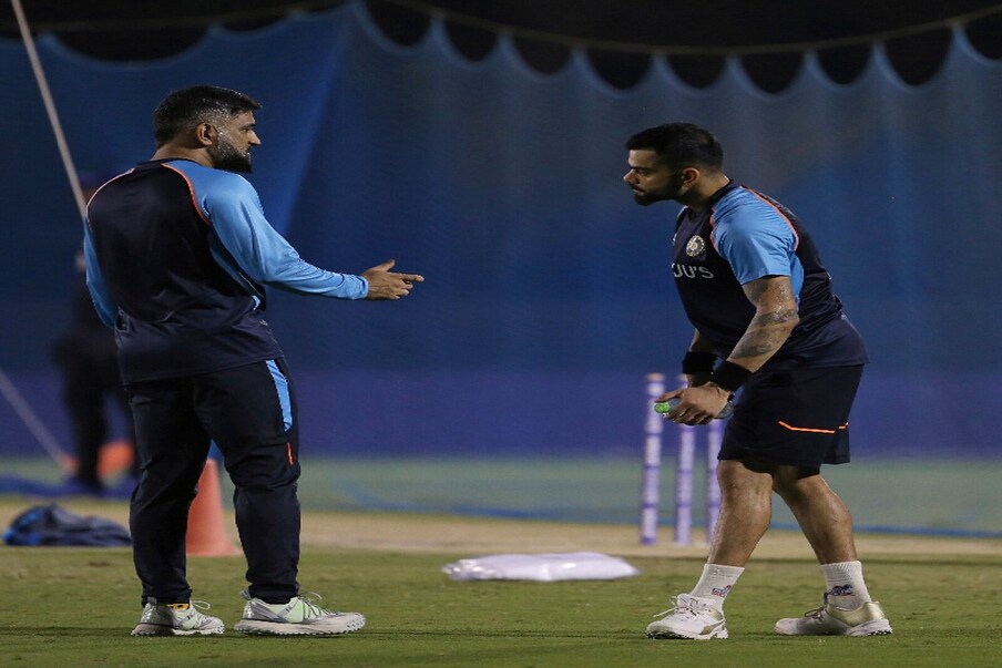  টি-২০ বিশ্বকাপ (T20 World Cup 2021)ৰ আজি ছুপাৰ ছানডে (October 24, 2021 may be the Super Sunday)। চিৰ প্ৰতিদ্বন্দ্বী ভাৰত আৰু পাকিস্তান মুখামুখি হ'ব আজি (The tighten clash between India and Pakistan) ৷ ছুপাৰ-১২ৰ আজি মহাৰণ। আজি সন্ধিয়া ৭ বজাত ভাৰত পাকিস্তানৰ মুখামুখি হ'ব। এফালে বিৰাট কোহলি (Virat Kohli) আৰু আনফালে বাবৰ আজম (Babar Azam)ৰ দলত প্ৰতিমুহূৰ্তত বাঢ়িছে উত্তেজনা ৷ (ছবি সৌজন্য AFP) ৷