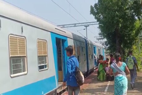 মহানগৰীৰ চন্দ্ৰপুৰত ৰে'ল দুৰ্ঘটনা, চালকৰ বাবে কথমপি প্ৰাণৰক্ষা বহু যাত্ৰীৰ মহানগৰীৰ চন্দ্ৰপুৰত ৰে'ল দুৰ্ঘটনা, চালকৰ বাবে কথমপি প্ৰাণৰক্ষা বহু যাত্ৰীৰ