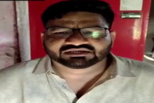 একমিনিটৰ মৌনপ্ৰাৰ্থনাৰে প্ৰাক্তন প্ৰধানমন্ত্ৰী মনমোহন সিঙক শ্ৰদ্ধাঞ্জলি জ্ঞাপন কৰাৰ লগতে বৰ্তমানৰ প্ৰধানমন্ত্ৰী নৰেন্দ্ৰ মোদীকো তীব্ৰ সমালোচনা কৰে।