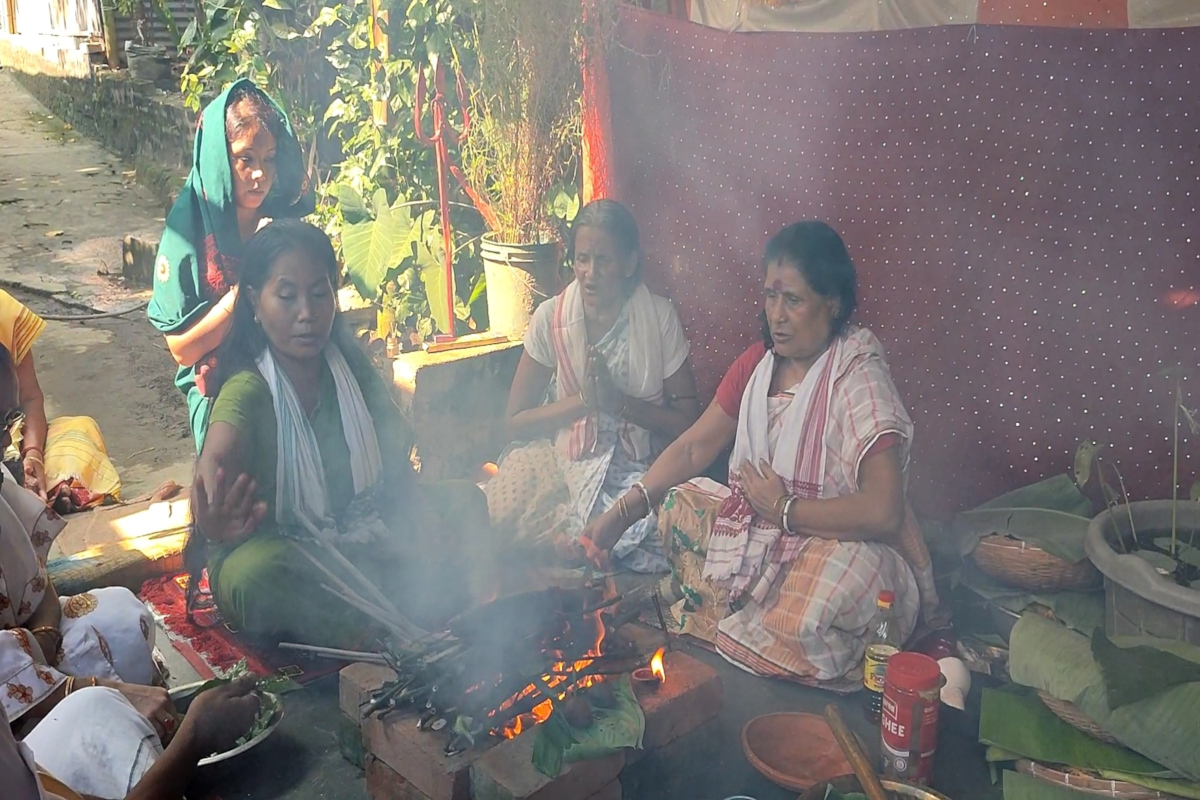 অসমৰ এখন মহিলাই পতা দুৰ্গাপূজা, পুৰোহিতো য'ত মহিলাহে
