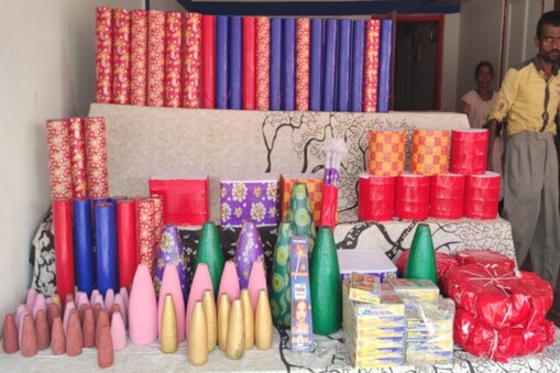 এইবাৰ মুখ্যমন্ত্ৰীয়ে দিপাৱলী অনুষ্ঠিত কৰাত বাধা নাই বুলি মন্তব্য কৰিছিল যদিও প্ৰদূষণ নিয়ন্ত্ৰণ ব’ৰ্ডৰ একেই বাধা ৷ 