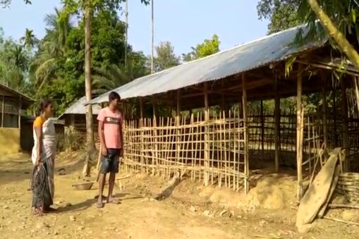 যোৱানিশা মাৰণাস্ত্ৰ প্ৰদৰ্শনেৰে বিদ্যুৎ সংযোগ বিচ্ছিন্ন কৰি নগাই চলায় সন্ত্ৰাস। 