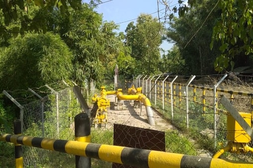 Gas Pipeline Accident:  সোণাৰি নগৰৰ সমীপৱৰ্তী  টিয়কঘাটত পাইপলাইনৰ কাষত নলা নিৰ্মাণ কৰিবলৈ জেচিবিৰে খনন কৰোঁতে গেছ পৰিবাহী পাইপ ফুটে।
