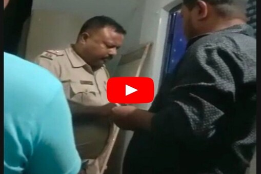 Viral Video : সমগ্ৰ বিষয়টোৰ তদন্ত কৰি নিশাই ASI হৰিকমল দাস আৰু ধন দিয়া মিথুন চক্ৰৱৰ্তীক আটক কৰি সোধা-পোছা অৱ্যাহত ৰাখিছে আৰক্ষীয়ে ৷