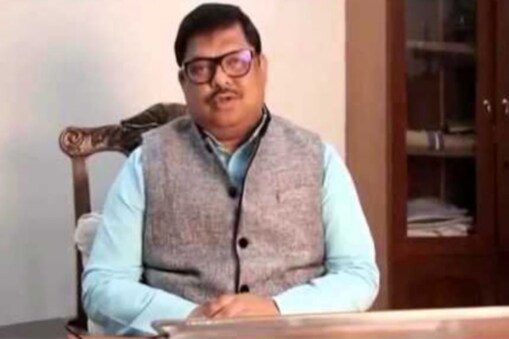 ৰকিবুল হুছেইনে কয়, প্ৰাক্তন ৰাষ্ট্ৰপতি প্ৰণৱ মুখাৰ্জীয়েও এসময়ত কংগ্ৰেছ ত্যাগ কৰি পুনৰ ঘূৰি আহিছিল কংগ্ৰেছলৈ।