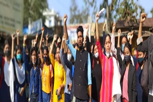 " অসমৰ মুখ্যমন্ত্ৰী আৰু শিক্ষামন্ত্ৰীগৰাকীক অনুৰোধ জনাইছো যাতে অসম চৰকাৰৰ তৰফৰ পৰা কেন্দ্ৰীয় চৰকাৰৰ সৈতে যোগাযোগ কৰি যোগ্য প্ৰাৰ্থীসকলে জলপানি পোৱাৰ ব্যৱস্থা কৰে। "