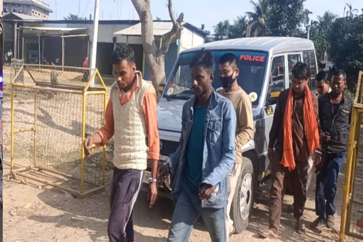 বিহাৰৰ যুৱকে প্ৰৱঞ্চনাৰ জাল পাতিছে অসমত, সোণৰ অলংকাৰ চাফা কৰি ঠগে মহিলাক