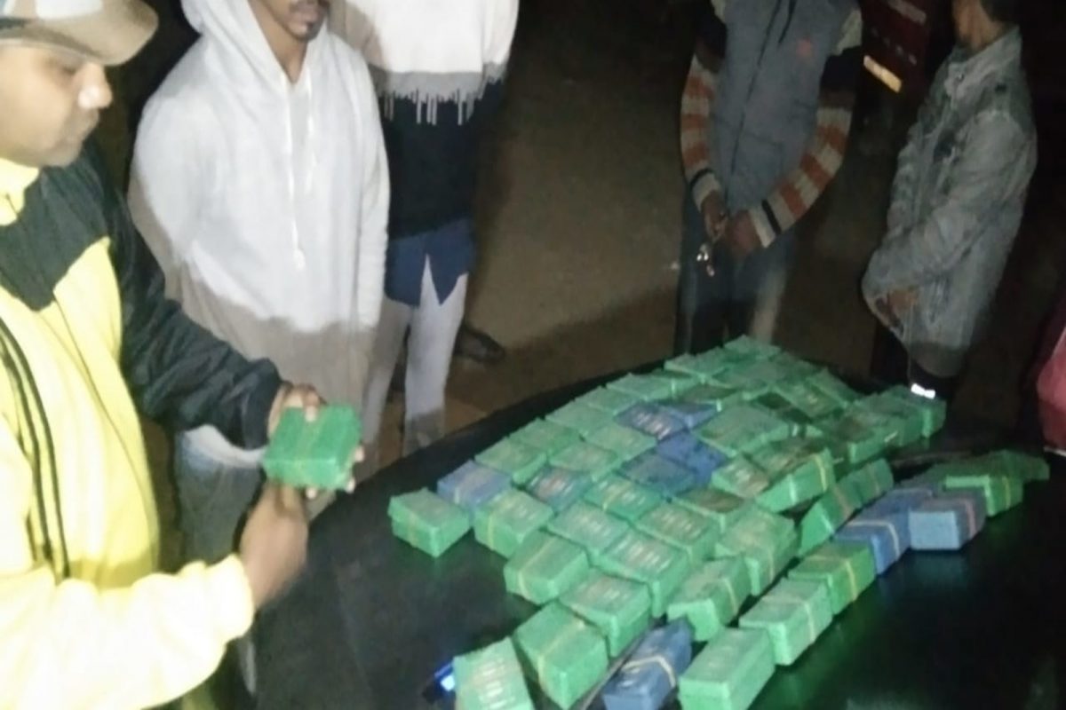 বিলাসী গাড়ীৰ গোপন চেম্বাৰত ড্ৰাগছ সৰবৰাহ, ডবকাত ৫ কোটি টকাৰ হেৰ'ইন জব্দ