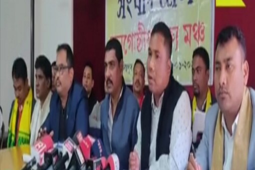 মুখ্যমন্ত্ৰীয়ে কৰা এই মন্তব্যৰ বিৰুদ্ধে এতিয়া জাঙোৰ খাই উঠিছে জয় জনগোষ্ঠীয় ঐক্য মঞ্চ।