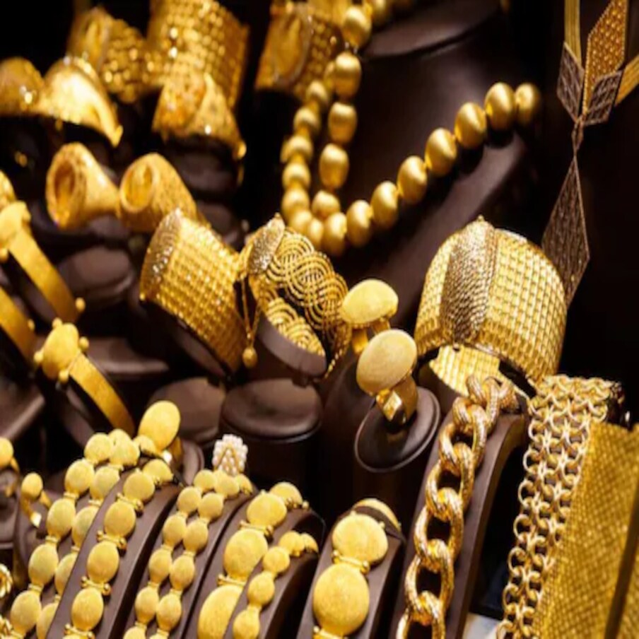  Gold-Silver Rate Today, 07 Feb 2022: ভাৰতীয় বুলিয়ন বজাৰত আজি সোণ আৰু ৰূপৰ মূল্য বৃদ্ধি পাইছে। এই বৃদ্ধিৰ পিছত, সোণৰ মূল্য ৪৮ হাজাৰ টকাৰ ওপৰত উপনীত হৈছে। একে সময়তে, আজি ৰূপৰ মূল্যও আজি বৃদ্ধি হৈছে। ৰূপৰ মূল্য ১.১১ শতাংশ বৃদ্ধি পাইছে।