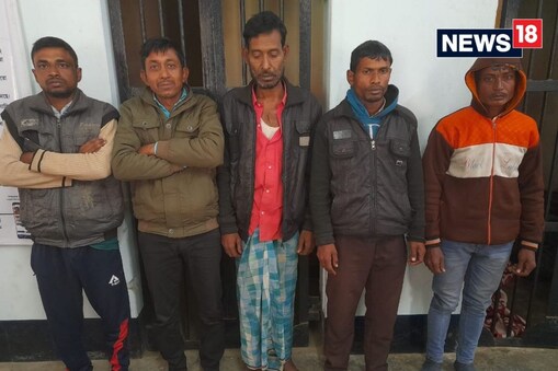 জুৰীয়া আৰক্ষীয়ে মাহগুৰি, জামগুৰি আৰু পূৱ-হাতীযুঁজোৱাত অভিযান চলাই ১৯টা হেৰ'ইনভৰ্তি কণ্টেইনাৰসহ ৫টা ড্ৰাগছ সৰবৰাহকাৰীক গ্ৰেপ্তাৰ কৰিছে। 