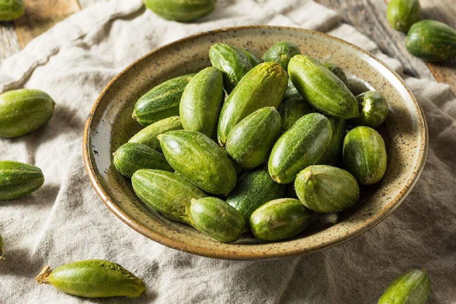  যিকোনো প্ৰকাৰে পটলে (Pointed Gourd) বিভিন্ন ৰোগ নিৰাময় কৰে। ই এক স্বাস্থ্যকৰ আহাৰ ((Health Tips)। ইয়াত ভিটামিন বি১. বি২ আৰু ও ভিটামিন আৰু কেলচিয়াম থাকে। মুৰৰ বিষৰ পৰা ওজন হ্ৰাস কৰিবলৈ পটলৰ কোনো বিকল্প নাই। আটাইতকৈ জনপ্ৰিয় পাচলিবোৰৰ ভিতৰত এটা হ'ল পটল। এইটো ইতিমধ্যে বজাৰত আছে। যদিও এতিয়া মূল্য অলপ বেছি, এই পাচলিৰ চাহিদা আৰু যোগান দুয়োটা গ্ৰীষ্মকালত সমান। এই পাচলি খোৱাৰ পৰা আপুনি যথেষ্ট লাভালাভ লাভ কৰিব।