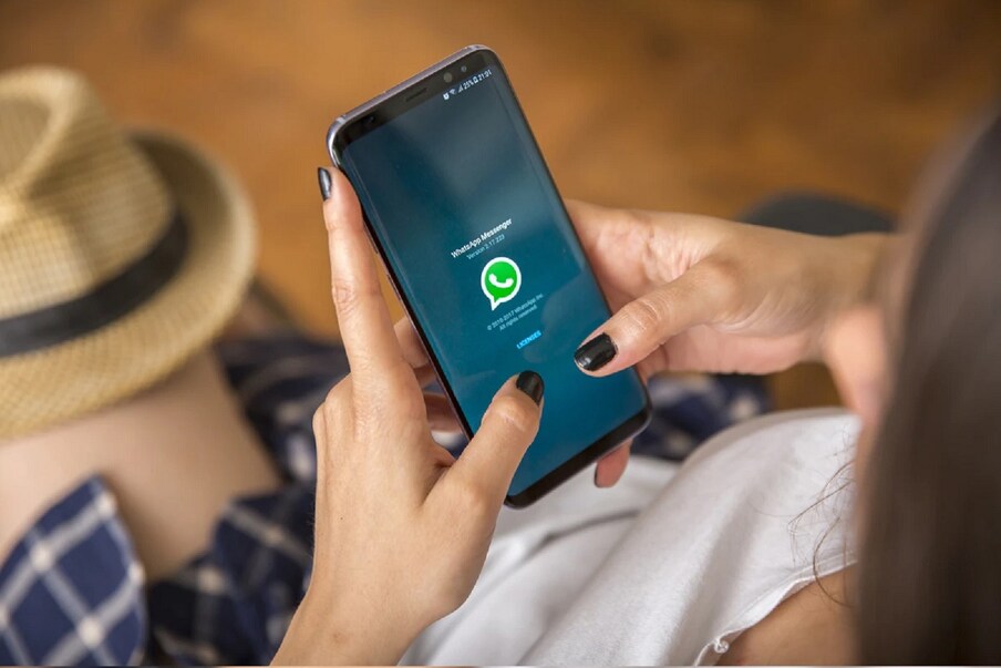  WhatsApp New Update: হোৱাটছএপত মেচেজ কৰাৰ চৰ্ত সোনকালেই সলনি হ'ব নেকি!!! এইটো এনেকুৱা বুলি বিশ্বাস কৰা হয় কিয়নো শেহতীয়াকৈ, মেটা-অধীনস্থ মেচেজিং এপ হোৱাটছএপে কিছুমান নতুন সুবিধাৰ বিষয়ে চিন্তা কৰা আৰম্ভ কৰিছে। এইটো বিশ্বাস কৰা হয় যে হোৱাটছএপে শীঘ্ৰেই এনে এটা প্ৰণালী প্ৰৱৰ্তন কৰিবলৈ গৈ আছে যাতে একেটা বাৰ্তা একাধিক গোটলৈ ফৰৱাৰ্ড কৰাত বাধা দিব পাৰি। কোম্পানীটোৱে এই ক্ষেত্ৰত যিবোৰ পৰীক্ষা-নিৰীক্ষা চলাই আছে সেয়া নিশ্চিত।