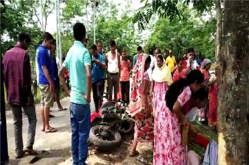 দুৰ্ঘটনাটোৰ ফলত থিতাতে নিহত হয় বাইক আৰোহীজন। নিহত বাইক আৰোহীজন কামপুৰ ফৰেষ্ট কলনীৰ কংকন শইকীয়া।