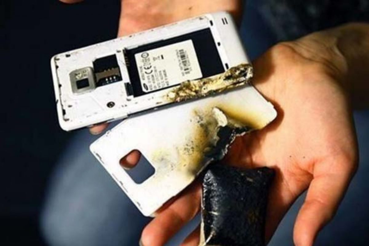 five reasons smartphones can explode | Why Phones Explode: সাৱধান! এই ...