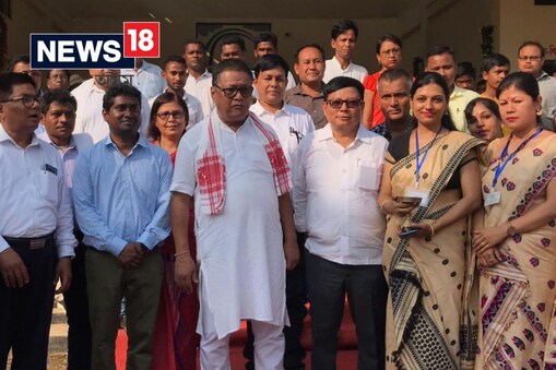শিৱসাগৰ জিলাৰ নাজিৰা সমষ্টিৰ অন্তৰ্গত মেকিপুৰ  চাহ বাগিচাত নৱ নিৰ্মিত অসম চৰকাৰৰ চাহ বাগিচা আদৰ্শ উচ্চ মাধ্যমিক বিদ্যালয়খনৰ আজি শুভ উদ্বোধন কৰা হয় ৷ 