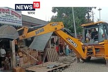 বৰপেটা ৰোডত অবৈধ বেদখলকাৰী দোকান আৰু সুৰাৰ ঘাটিৰ বিৰুদ্ধে উচ্ছেদ অভিযান ...