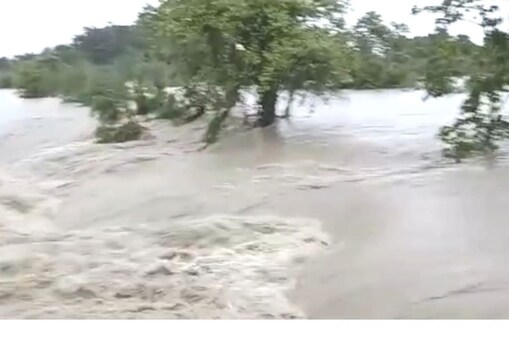 Assam Flood: মেধিকুছিৰ পূৰ্বে ভগা মথাউৰিৰে পুনৰ তিব্ৰ গতিত পহুমৰা নৈৰ পানী সোমাইছে। 