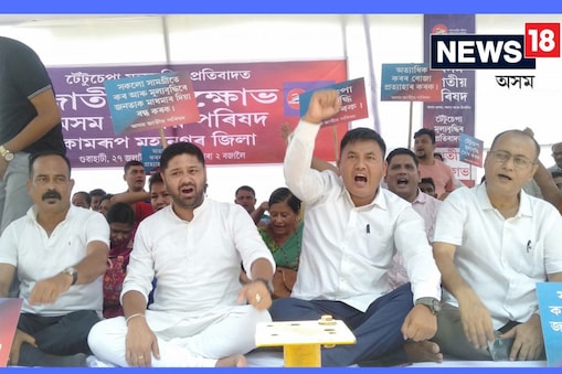 অত্যাৱশ্যকীয় সামগ্ৰীৰ ভয়াবহ মূল্যবৃদ্ধিয়ে জুৰুলা কৰিছে সৰ্বসাধাৰণ লোকক। এই মূল্যবৃদ্ধিৰ বিৰুদ্ধে বুধবাৰে বিক্ষোভ কাৰ্য্যসূচী পালন কৰে অসম জাতীয় পৰিষদে।