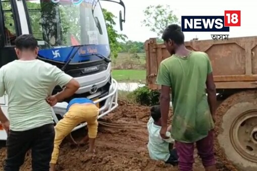 হোজাইত অধিকাংশ বাট পথ মৰণফাণ্ডলৈ পৰিণত হৈছে। সম্প্ৰতি গাড়ী গলেই যেন গাতত আবদ্ধ হয়। হোজাই-পশ্চিম কাৰ্বি আংলং সংযোগী ঘাইপথৰ দূৰৱস্থা।