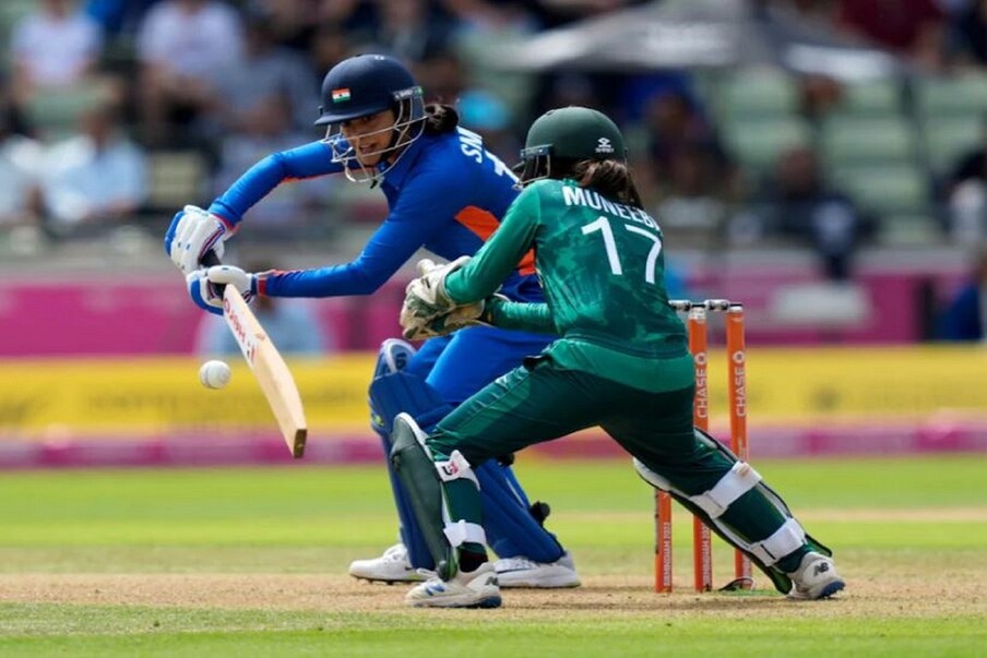  স্মৃতি মান্ধানাৰ নেতৃত্বত ভাৰতীয় মহিলা ক্ৰিকেটাৰসকলে পাকিস্তানৰ বিৰুদ্ধে কমনৱেলথ গেমছত শক্তিশালী প্ৰদৰ্শন কৰিছিল৷ দলটোৱে তেওঁলোকৰ দ্বিতীয় খন খেলত পাকিস্তানক ৮ উইকেটত পৰাস্ত কৰিছিল৷ পাকিস্তানে প্ৰথমে বেটিং কৰি ৯৯ ৰাণ সংগ্ৰহ কৰিছিল৷ ভাৰতীয় দলটোৱে মাত্ৰ ১১.৪ অভাৰত লক্ষ্যত উপনীত হৈছিল৷  (AP)