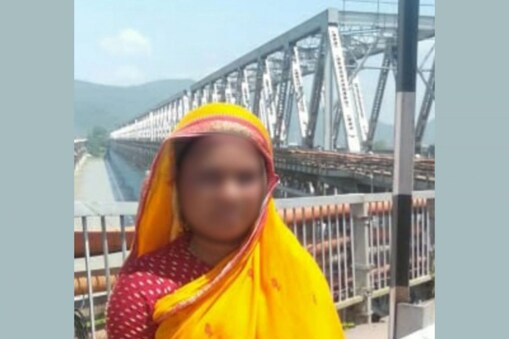 জানিব পৰা মতে মহাৰাষ্ট্ৰৰ নাগপুৰ (Nagpur, Maharashtra)ৰ বাসিন্দা মহিলাগৰাকী।