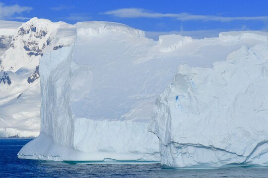 Antarctic Ice Shelf: ভয়ংকৰ আগজাননী, এণ্টাৰ্কটিকাৰ হিমবাহ খহিছে আমি ভবাতকৈও দ্ৰুতগতিত, উপগ্ৰহৰ নতুন ছবিয়ে দেখুৱাইছে ভয়ংকৰ দৃশ্য