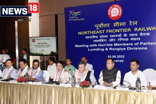 মহাপ্ৰৱন্ধকে সাংসদসকলে দিয়া পৰামৰ্শবোৰ উল্লেখ কৰি সেইবোৰ যিমান সম্ভৱ সুগমভাৱে কাৰ্যকৰী কৰাৰ আশ্বাস দিয়ে।