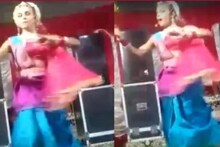 হনুমানৰ পিছত পাৰ্বতী! মঞ্চত নাচি থাকোতেই পাৰ্বতীৰূপী যুৱকৰ হাৰ্ট এটেক