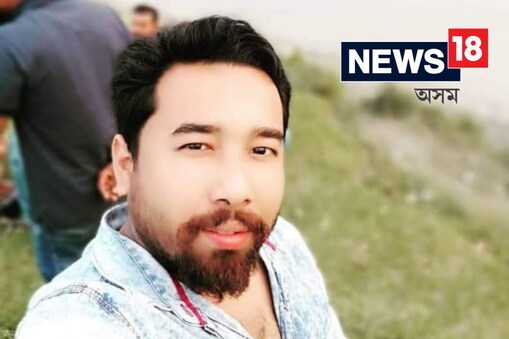 ভাৰত-পাকিস্তানৰ ৰোমাঞ্চকৰ খেল উপভোগ কৰি থকাৰ মাজতেই মৃত্যু হয় এজন যুৱকৰ। জানিব পৰা মতে, যুৱকজনৰ নাম বিতু গগৈ।