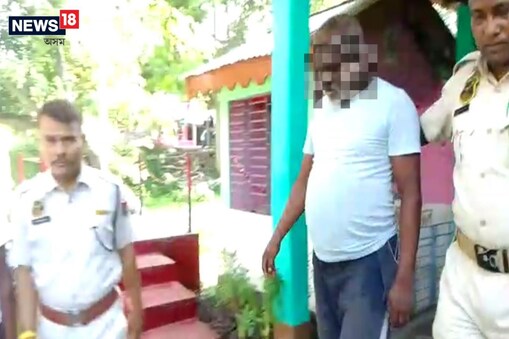 বিভাগীয় কৰ্তৃপক্ষৰ নীৰৱতাৰ বিপৰীতে আৰক্ষীয়ে অভিযান চলাই চোৰাংকৈ বিক্ৰীৰ বাবে মজুত ৰখা চৰকাৰী চাউল জব্দ কৰিবলৈ সক্ষম হয়। 