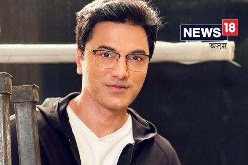 অভিনেতা সিদ্ধান্ত বীৰ সূৰ্যবংশীয়ে আজি ৰাতিপুৱা জিমত ব্যায়াম কৰোঁতে হৃদৰোগত আক্ৰান্ত হৈছিল। চিকিৎসকসকলে তেওঁক বচাবলৈ যথেষ্ট চেষ্টা কৰিছিল, কিন্তু তেওঁলোক বিফল হৈছিল।