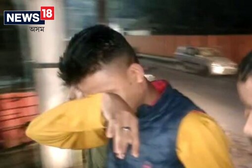 গ্ৰেপ্তাৰ কৰা মুঠ ৯গৰাকীৰ ভিতৰত দুগৰাকী মহিলাও আছে।