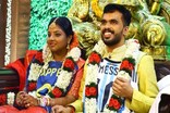 কেৰালাৰ দম্পতীয়ে মেছি আৰু এমবাপেৰ জাৰ্ছী পৰিধানেৰে আৱদ্ধ হ'ল বিবাহপাশত