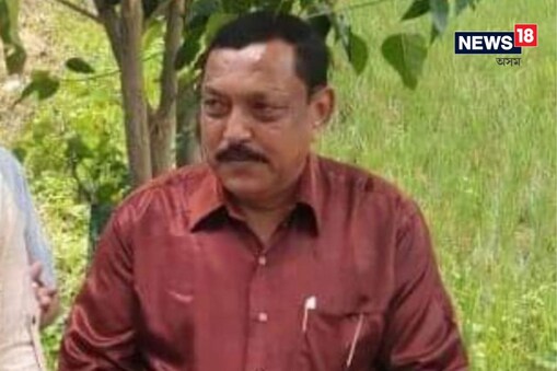 বিচনাত শুই থকা অৱস্থাত উদ্ধাৰ বৰুৱাৰ মৃতদেহ।