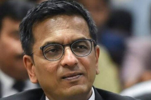 প্ৰেমৰ সম্পর্কৰে বান্ধ খাই থকা ১৮ বছৰৰ ঠিক তলৰ কিশোৰ-কিশোৰী শাৰীৰিক সম্বন্ধত লিপ্ত হ’লে অপৰাধ বুলি গণ্য কৰাৰ বিষয়টো পুনৰ বিবেচনাৰ পোষকতা মুখ্য ন্যায়াধীশৰ 