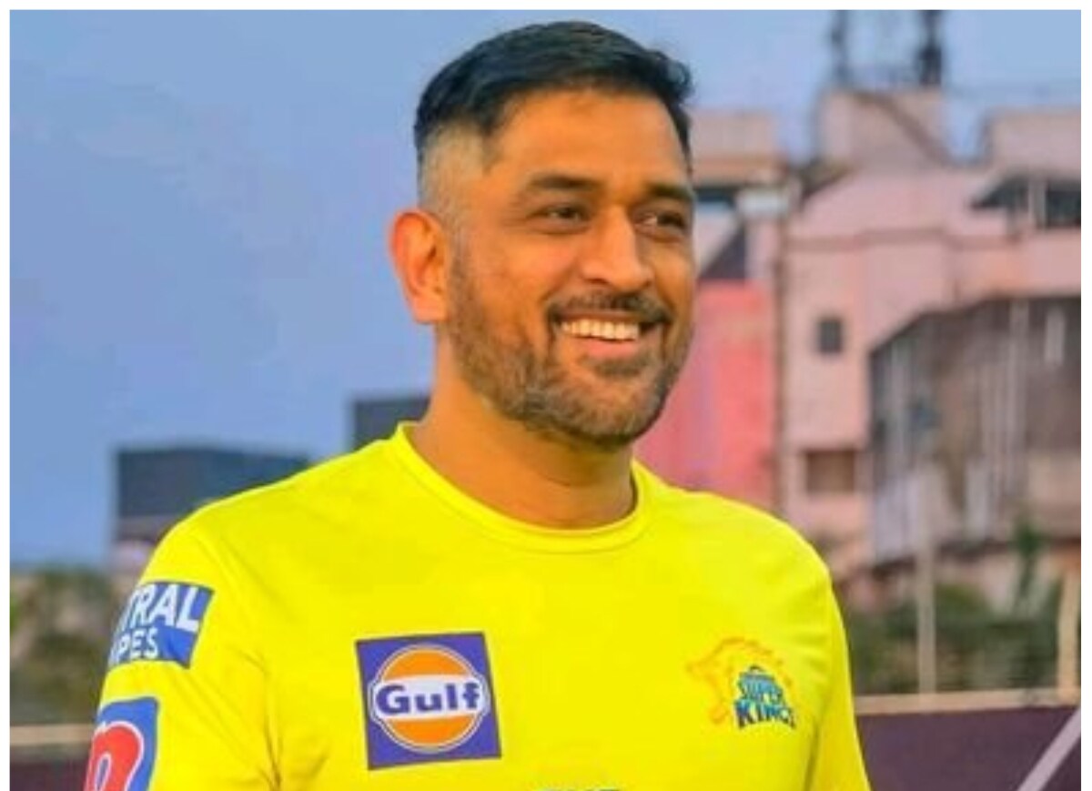 প্ৰতি বছৰে আইপিএলৰ পূৰ্বে ধোনীৰ নতুন লুক কাৰ্যত নিয়ম হৈ গৈছে। ২০২৩ আইপিএলৰ পূৰ্বেও তাৰ ব্যতিক্ৰম নহ’ল।