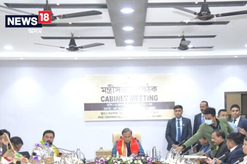 মুখ্যমন্ত্ৰীয়ে কয় যে ধান, মত্‍সৰ পিছত ফুলৰ বজাৰখনক গতি প্ৰদান কৰা হ'ব।