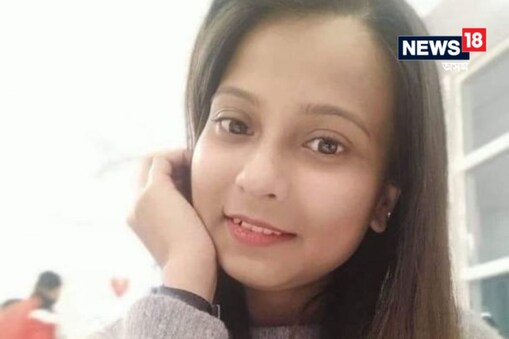 বিবাহ যাত্ৰী কঢ়িয়াই নিয়া বাছখনে মহতিয়াই নিয়ে পিতৃ–কন্যাক। এই দুৰ্ঘটনাত গুৰুতৰভাৱে আহত হয় ডলীৰ পিতৃ দিলীপ হাজৰিকা।