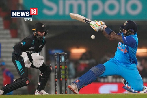 কিৱি দলে প্ৰথমে বেট ধৰি ৬ টা উইকেটত ১৭৬ ৰাণ সংগ্ৰহ কৰে। ভাৰতীয় দলটোৱে ৯ উইকেটত মাত্ৰ ১৫৫ ৰাণ হে সংগ্ৰহ কৰিবলৈ সক্ষম হয়। ২১ ৰাণত জয়লাভ কৰি নিউজিলেণ্ডৰ দলটোৱে শৃংখলাটোত ১-০ ৰ অগ্ৰগতি লাভ কৰে।