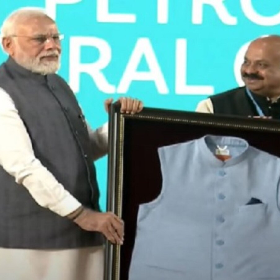 আমি সকলোৱে পৰিৱেশ সুৰক্ষিত কৰিবলৈ যুঁজ দিব লাগিব। এই বাৰ্তাটো প্ৰধানমন্ত্ৰী মোডীয়ে আগতে দিছিল। আৰু এইবাৰ তেওঁ সেই বাৰ্তাটো আকৌ বেলেগ ধৰণে দিছে।
