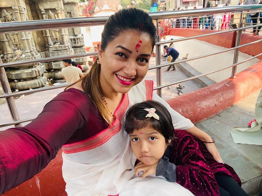  এইকেইদিন অভিনেত্ৰী আঙুৰলতা ডেকাক ৰাজনৈতিক ব্যস্ততাৰ উপৰি পৰিয়ালৰ সৈতেও ব্যস্ত থকা দেখা গৈছে।