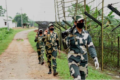 BSF Jawans Attacked : দুৰ্বৃত্তই অস্ত্ৰ-শস্ত্ৰ কাঢ়ি লৈ ​​বাংলাদেশলৈ পলায়ন কৰে।