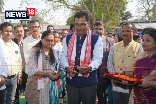 উদ্যোগ-বানিজ্য আৰু ৰাজহুৱা প্ৰতিস্থান বিভাগৰ নগাওঁ, মৰিগাঁও আৰু হোজাই জিলা কেন্দ্ৰৰ উদ্যোগত নগাঁও চহৰৰ নেহৰুবালিত বুধবাৰৰ পৰা পাঁচ দিনীয়াকৈ "উদ্যম ২০২৩" আনুষ্ঠানিকভাৱে উদ্বোধন কৰে নগাঁও সদৰ সমষ্টিৰ বিধায়ক ৰূপক শৰ্মাই।